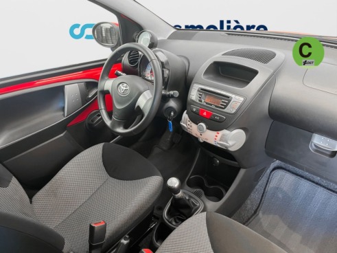 40543ad341c7ad9b85737cf1254c2d0f-469 Toyota Aygo 70 City 50 kW (68 CV) - 5
