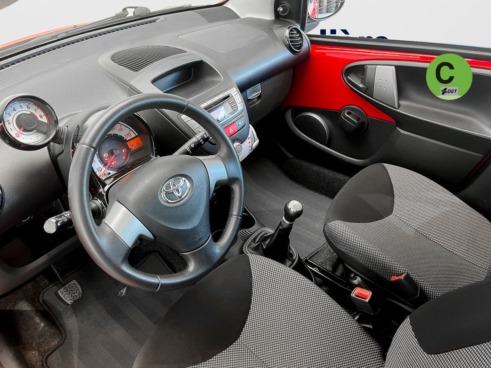 40543ad341c7ad9b85737cf1254c2d0f-481 Toyota Aygo 70 City 50 kW (68 CV) - 15