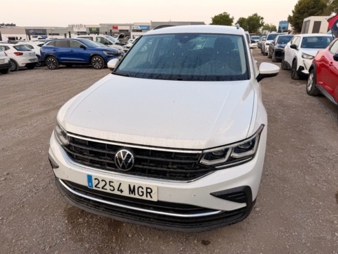 40543ad341c7ad9b85737cf1254c2d0f-7266 Volkswagen Tiguan Life 2.0 Tdi 110kw (150cv) - 2