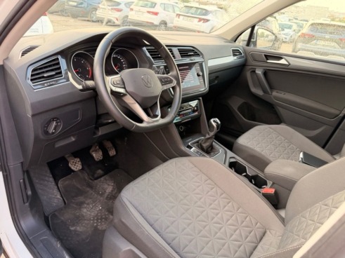 40543ad341c7ad9b85737cf1254c2d0f-7271 Volkswagen Tiguan Life 2.0 Tdi 110kw (150cv) - 7