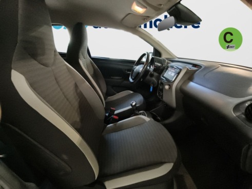 40543ad341c7ad9b85737cf1254c2d0f-2600 Toyota Aygo 1.0 70 x-cite 53 kW (72 CV) - 6