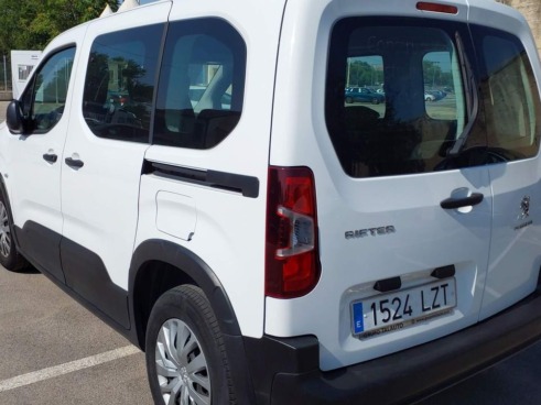40543ad341c7ad9b85737cf1254c2d0f-5206 Peugeot Rifter Active Pack Busin. Standard Bluehdi 73kw - 2