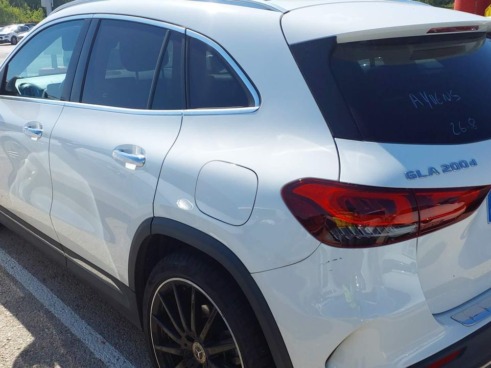 40543ad341c7ad9b85737cf1254c2d0f-5819 Mercedes Gla 200 D - 2