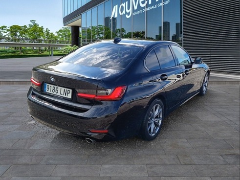 40543ad341c7ad9b85737cf1254c2d0f-5114 Bmw Series 3 318d Auto. - 4