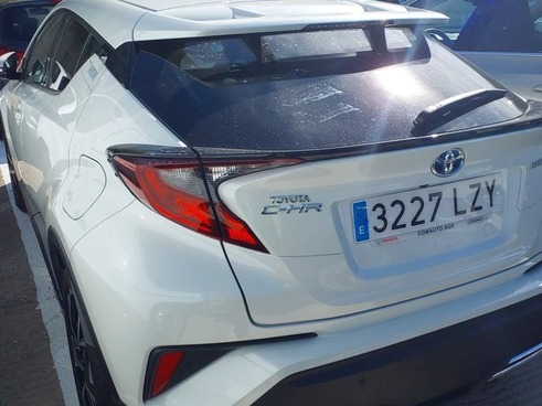 f93e5de3-371b-4bb2-3533-647c3910d963 Toyota C-hr 2.0 180h Advance - 2